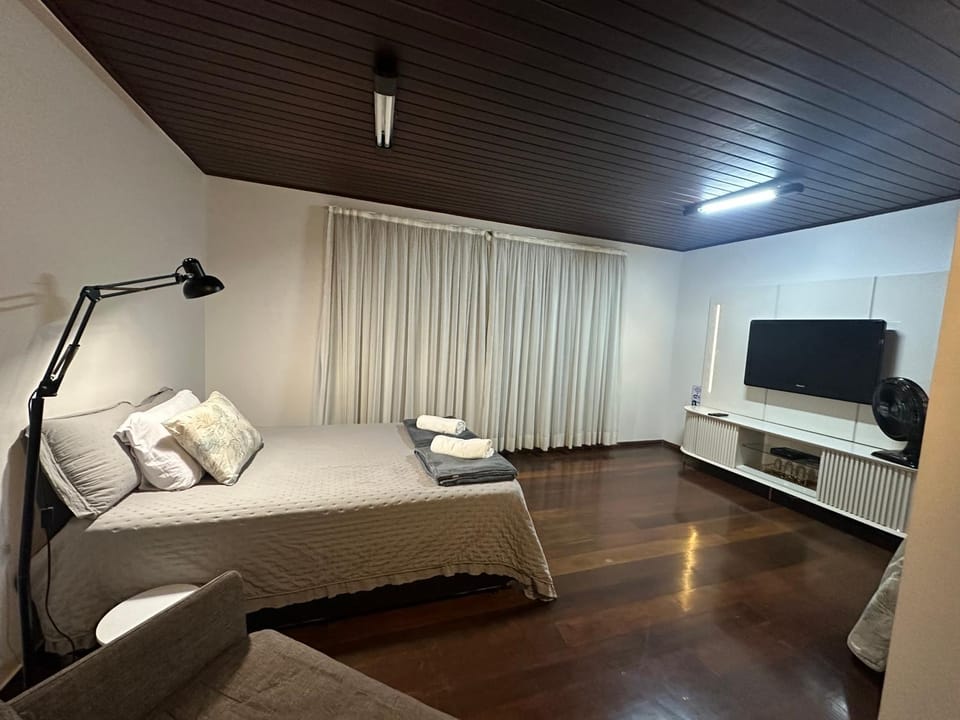 Villa Verde casa espaçosa com piscina e área verde no Lago Norte Brasilia House in State of Goiás
