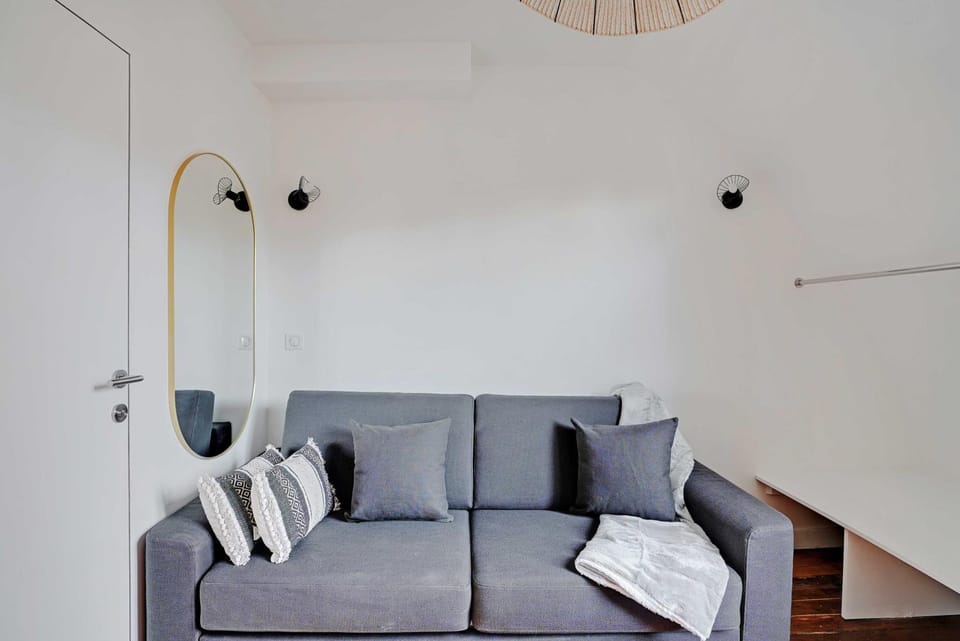 Bed, Living room, Seating area