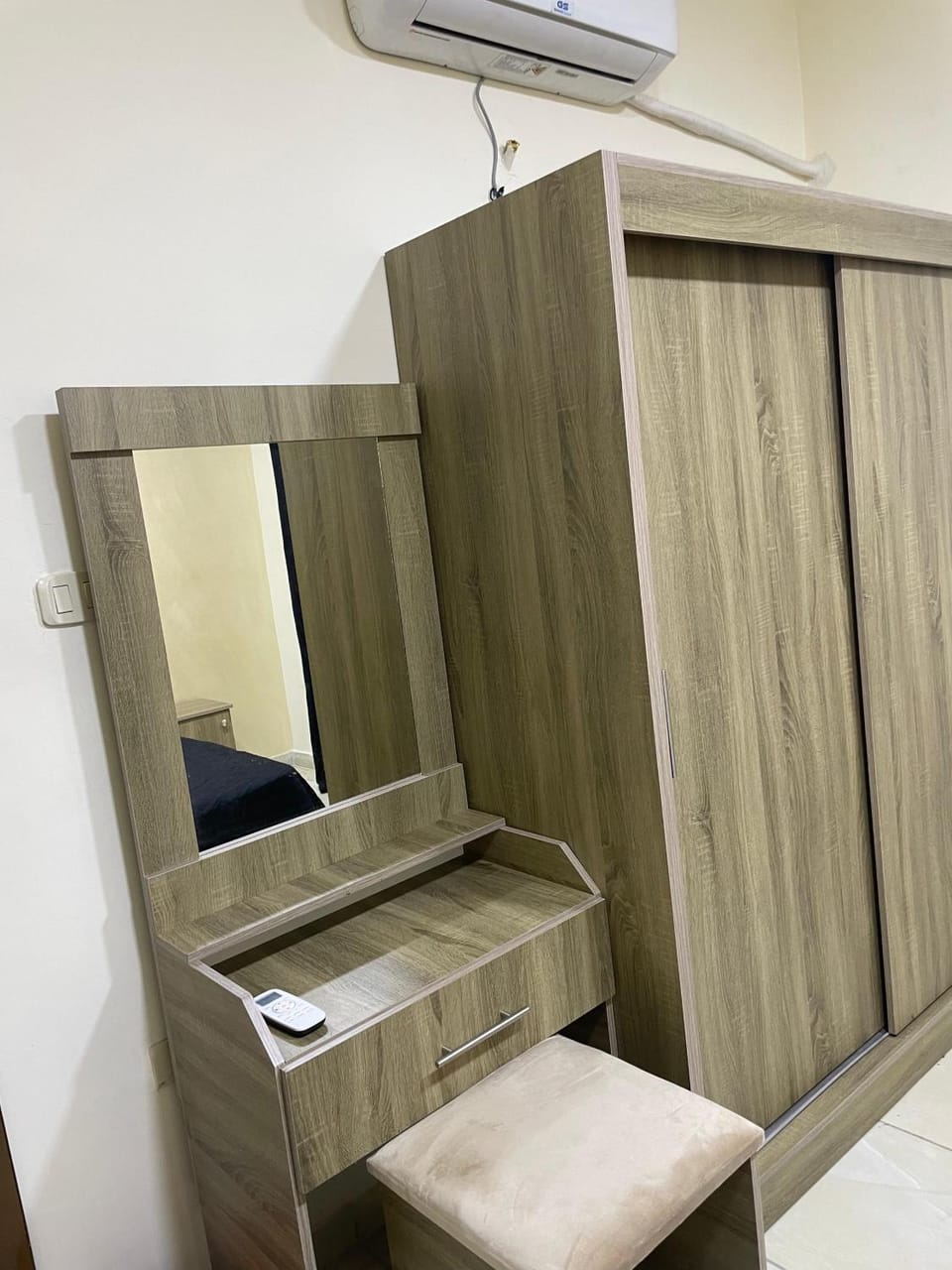Bed, Photo of the whole room, Bedroom, hair dresser, wardrobe