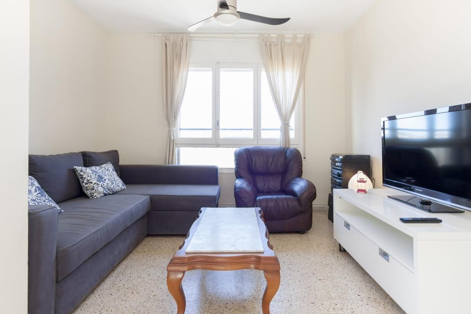 Day, Living room