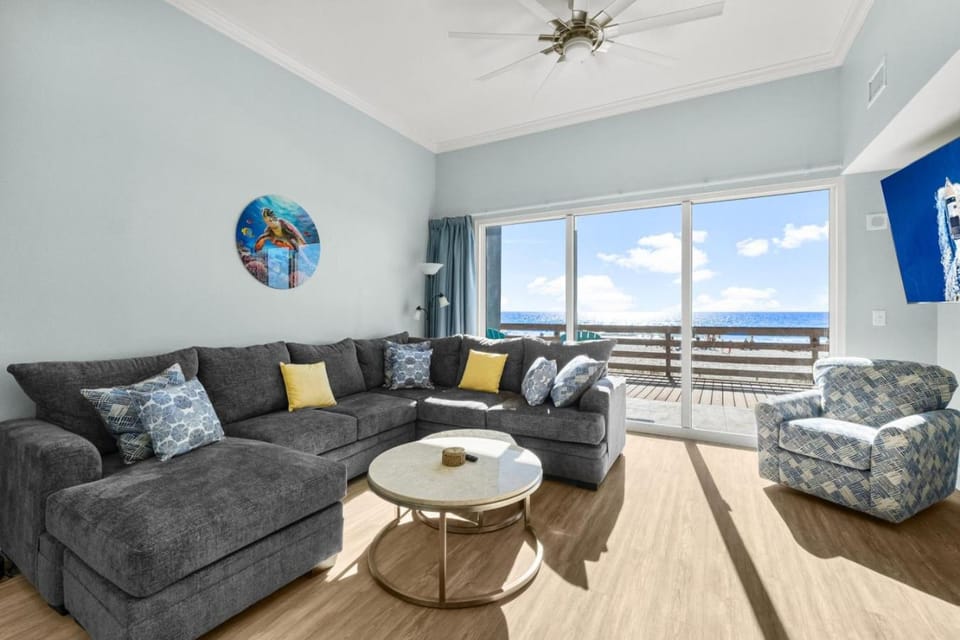 Tidewater Resort located on the Ground Floor with Free Beach Chairs House in Panama City Beach