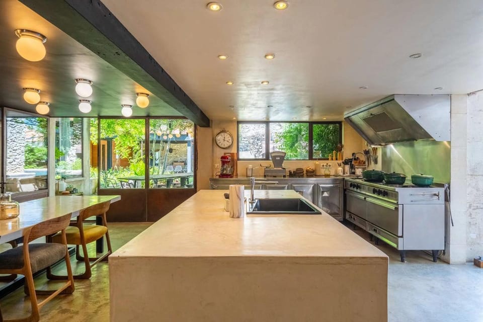 L Atypique Maison FERAUD House in Saint-Remy-de-Provence