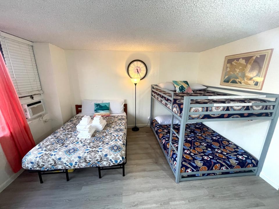 Bed, Photo of the whole room, bunk bed