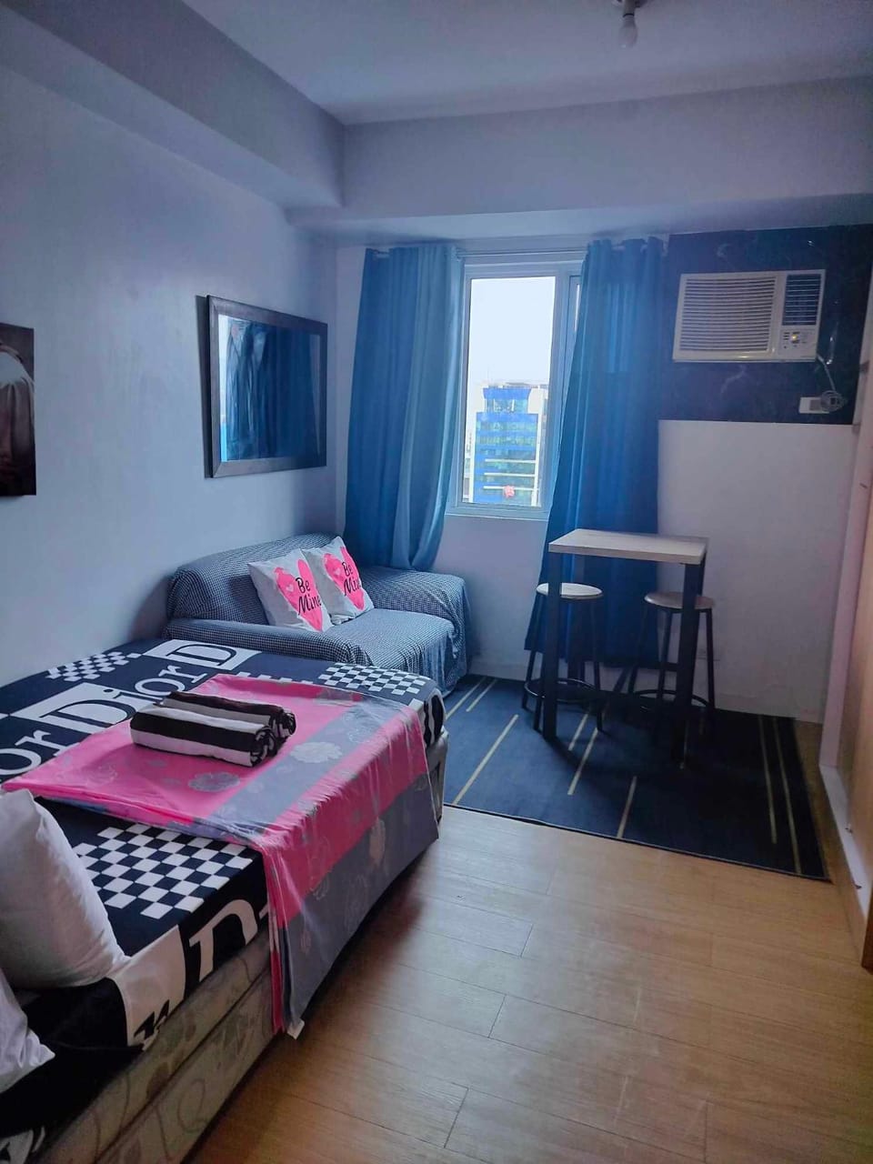Bed, Living room, Dining area, towels