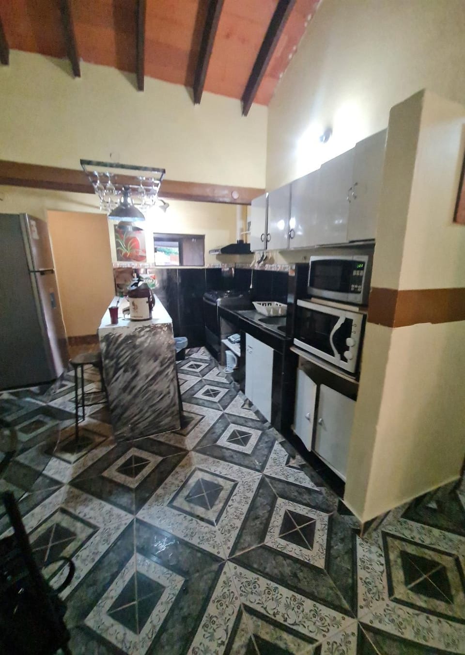 Kitchen or kitchenette, Dining area