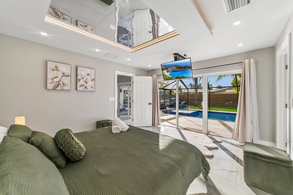 Bedroom, Pool view