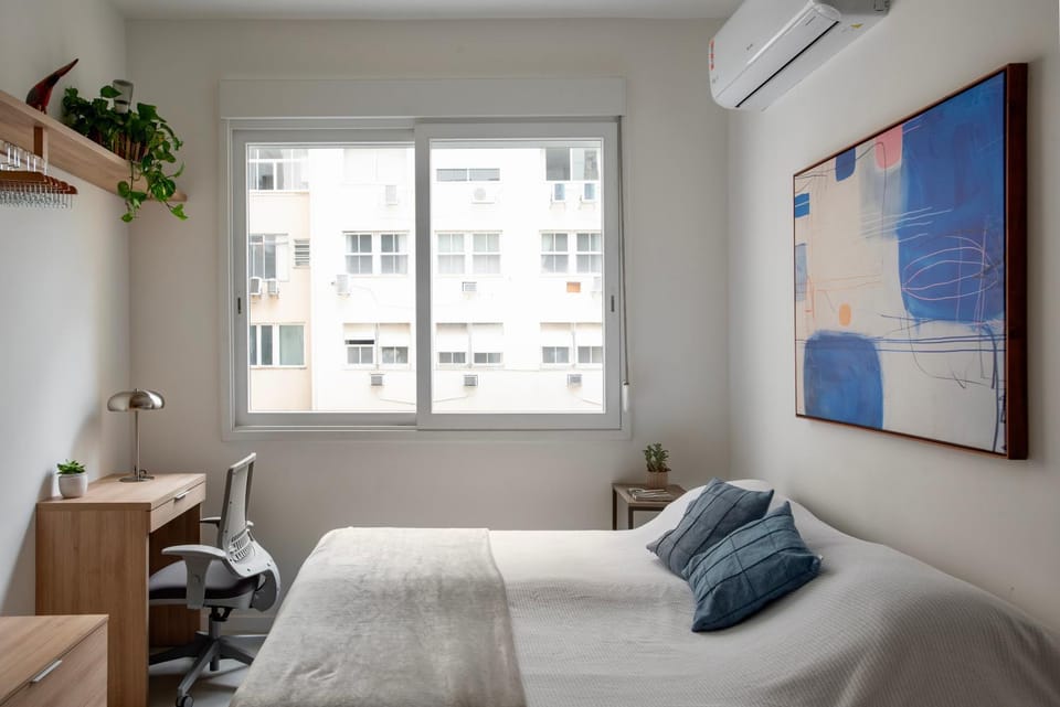 New Studio one block from Copacabana Beach & Ipanema! Apartment in Rio de Janeiro