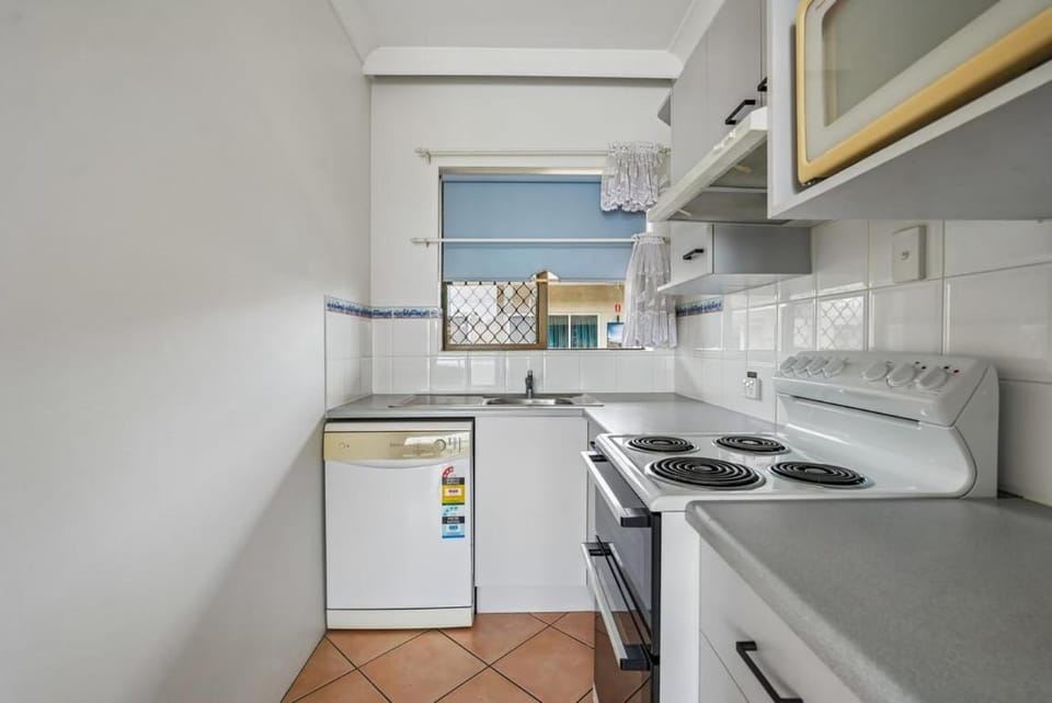 Ocean Parade 6 - Affordable, Pool, Spa, Beach, BBQ Resort in Coffs Harbour