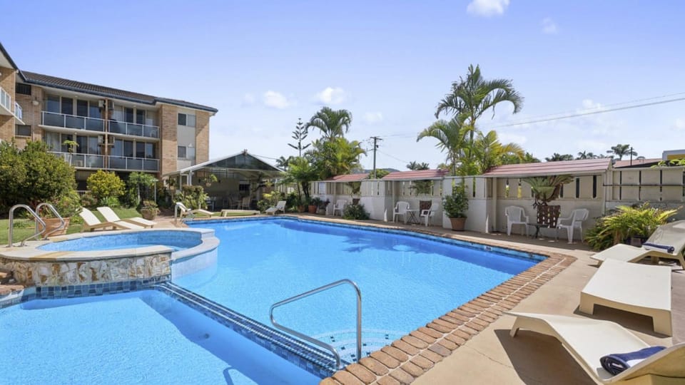 Property building, Patio, Other, Pool view, Swimming pool, sunbed, acessibility