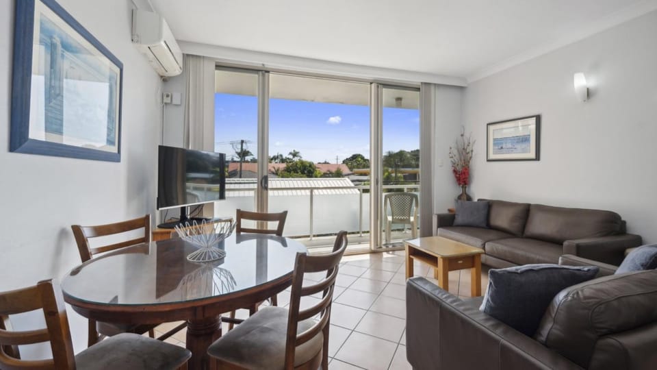 Patio, Communal lounge/ TV room, TV and multimedia, View (from property/room), Balcony/Terrace, Living room, Other, Seating area, Dining area