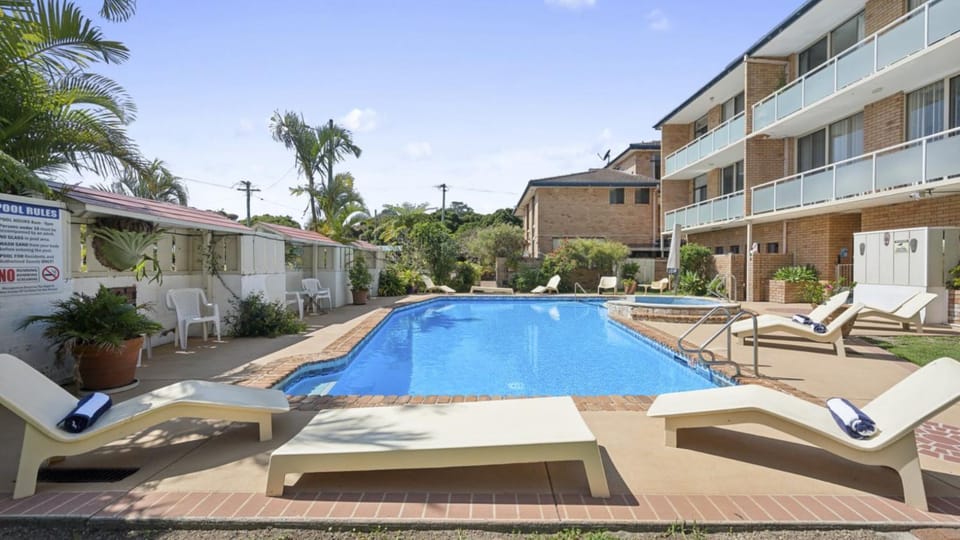 Property building, Patio, Other, Pool view, Swimming pool, sunbed, acessibility