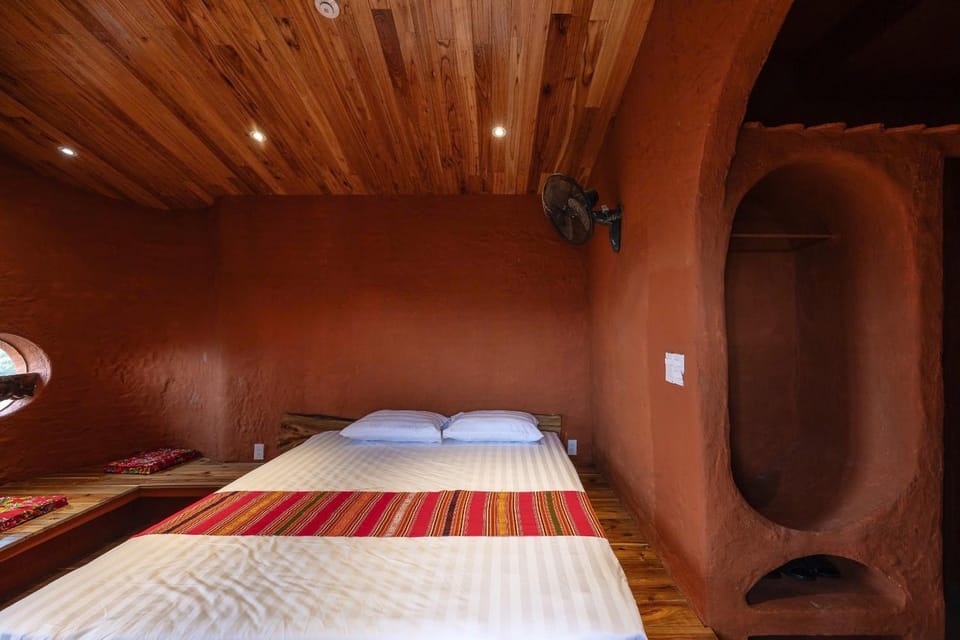 Nắng Hotels & Restaurants Hotel in Laos