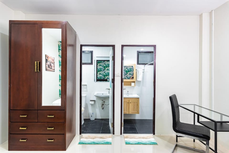 Toilet, Bathroom, Bedroom, wardrobe