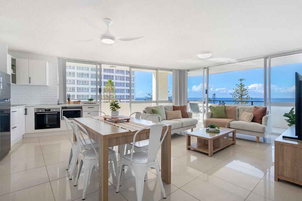 The Sands Beachfront 3 Bedroom Apartment - CoastHM Apartment in Surfers Paradise