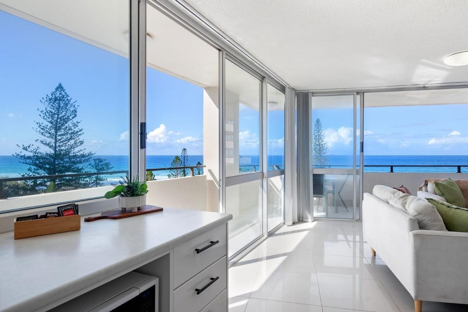 The Sands Beachfront 3 Bedroom Apartment - CoastHM Apartment in Surfers Paradise