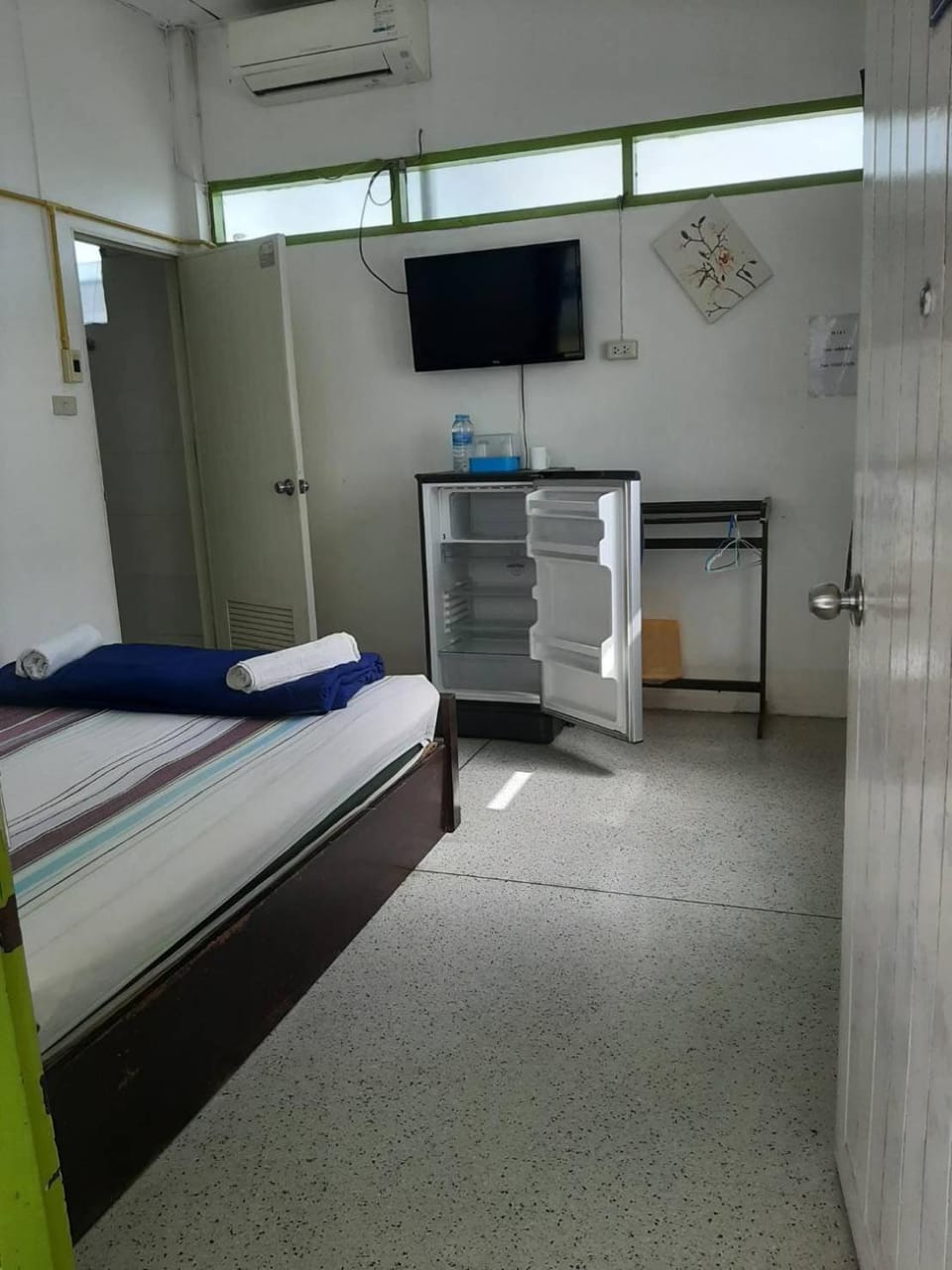 Bed, TV and multimedia, Photo of the whole room, Bedroom, air conditioner