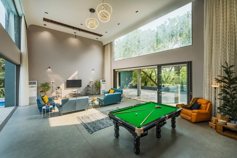 Billiard, TV and multimedia, Living room, Seating area