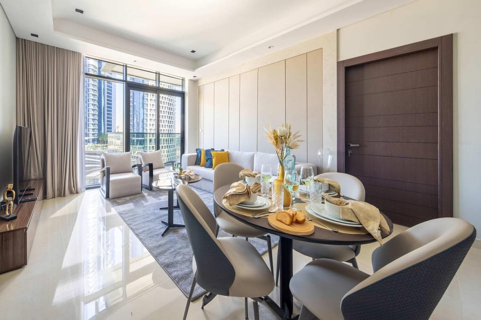 Frank Porter - Nobles Tower Apartment in Dubai