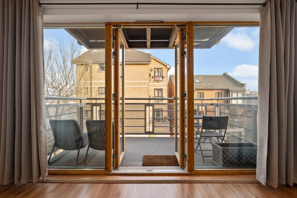 Luxury Apartment Silvertown Way Apartment in London