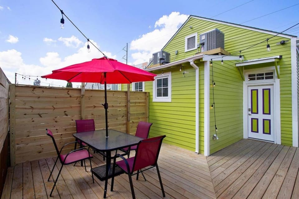 Close to the French Quarter Stylish 2BR Patio House in New Orleans