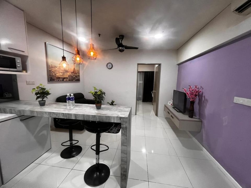 TV and multimedia, Kitchen or kitchenette, Dining area, minibar, oven, stove