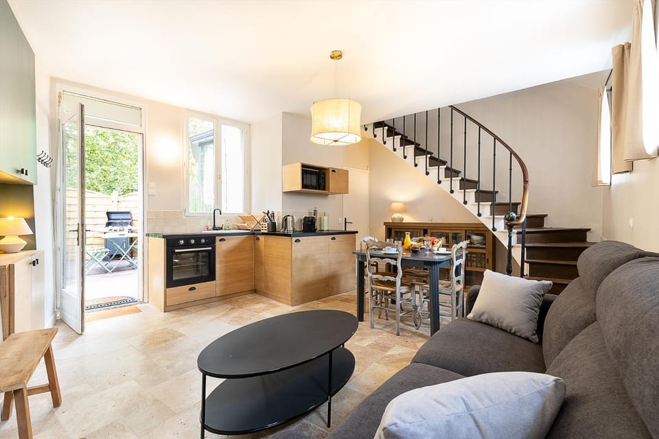 Kitchen or kitchenette, Living room, Dining area, stove