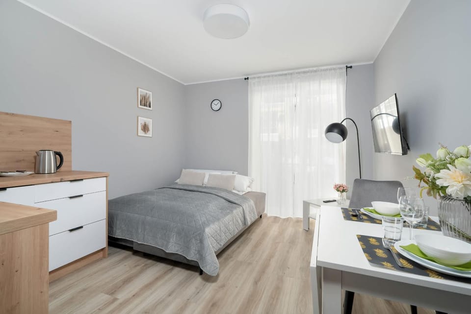 Bed, Coffee/tea facilities, Kitchen or kitchenette, Photo of the whole room, Dining area, Bedroom