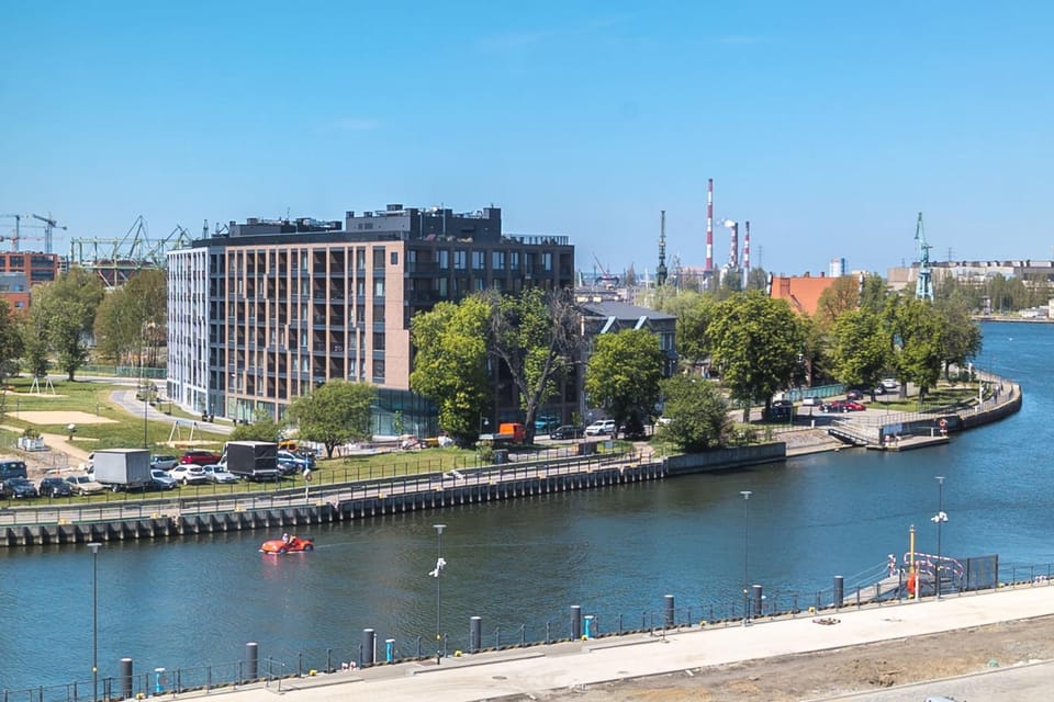 Property building, Day, Natural landscape, City view, River view, Street view, Location