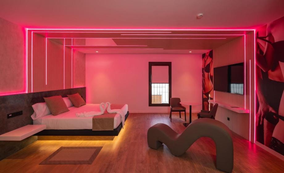 Bed, TV and multimedia, Photo of the whole room, air conditioner