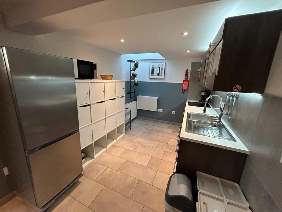 Kitchen or kitchenette, dishwasher, oven, pet friendly, stove