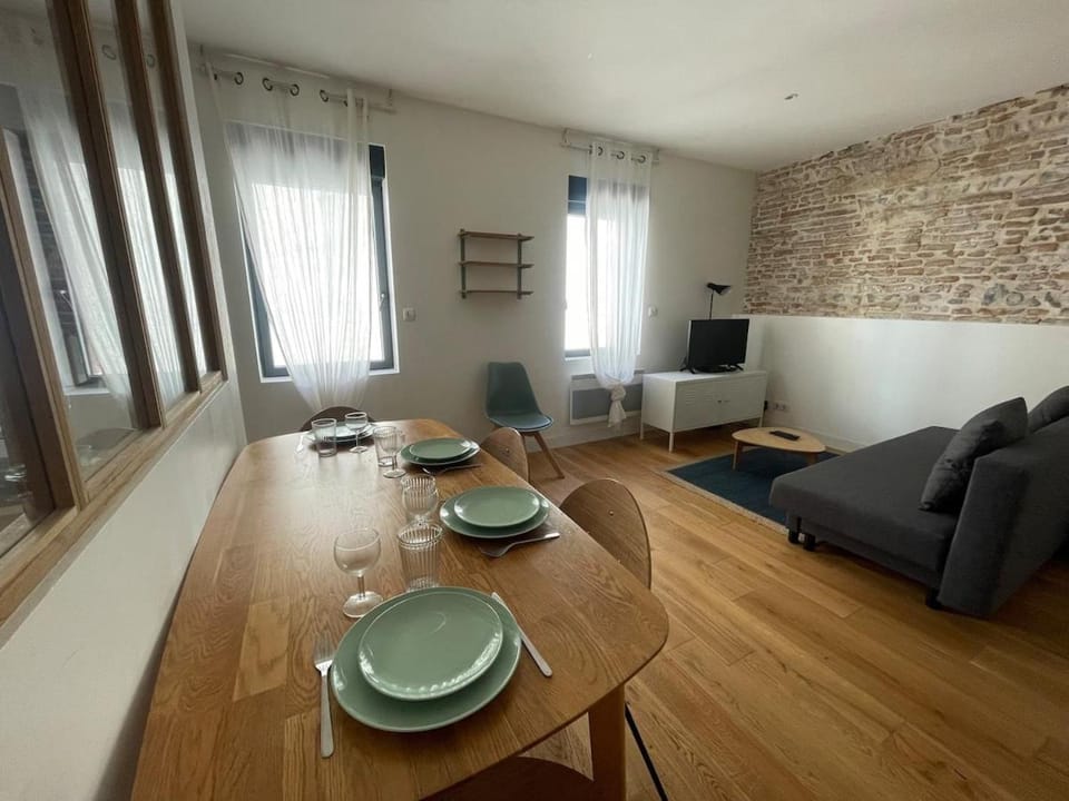 Coffee/tea facilities, Living room, Seating area, Dining area