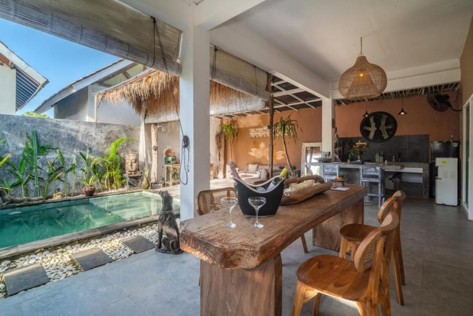 Kitchen or kitchenette, Seating area, Dining area, Pool view, Swimming pool