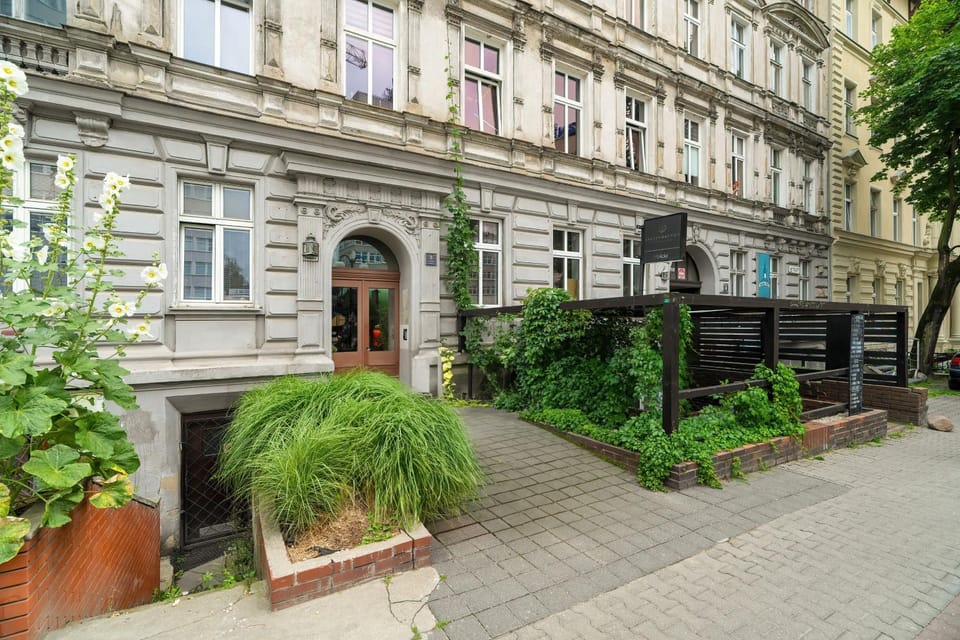 Property building, Day, Neighbourhood, Street view