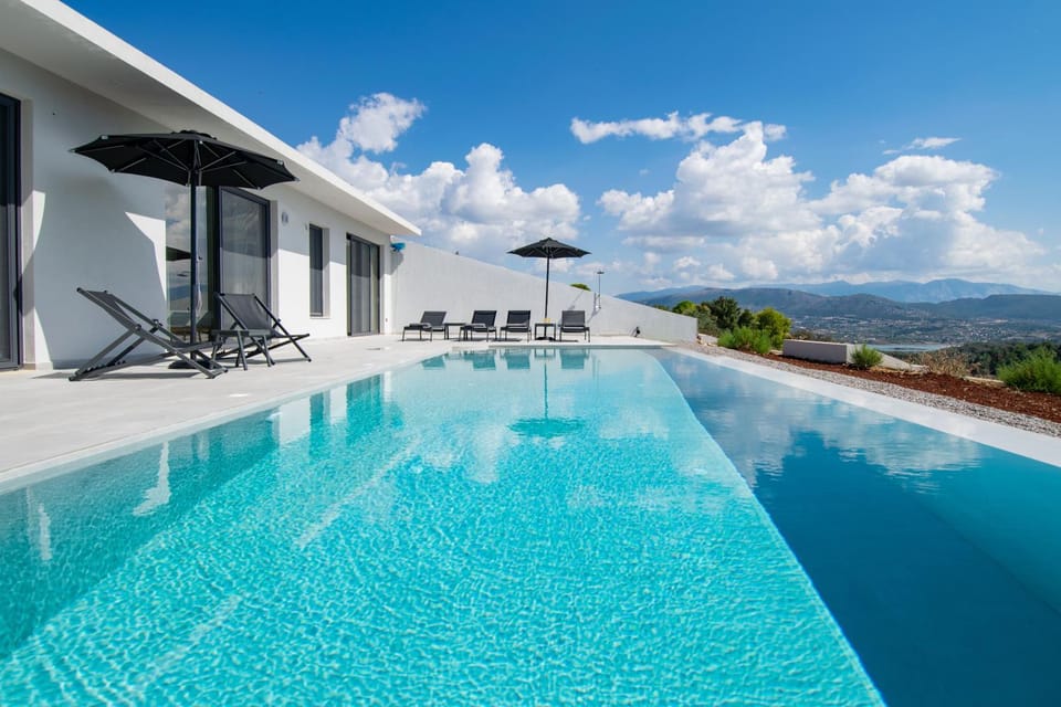 Patio, Swimming pool, sunbed