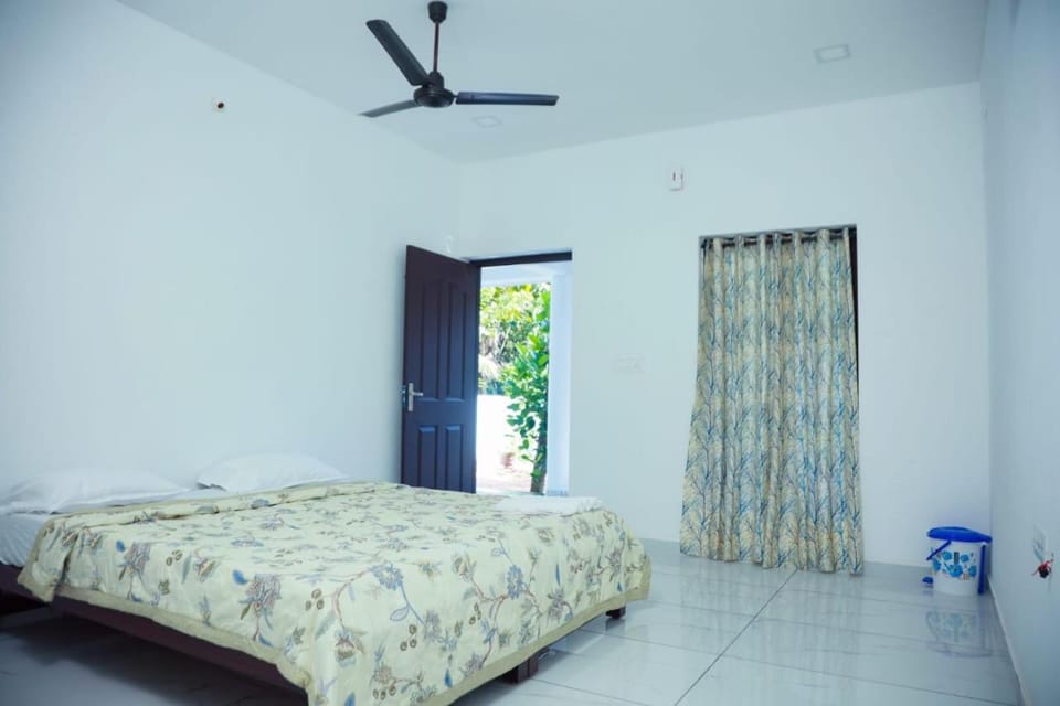 Bed, Photo of the whole room, Bedroom, air conditioner