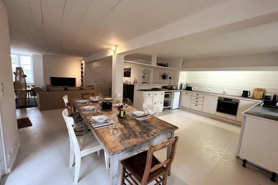 Kitchen or kitchenette, Dining area, dishwasher, oven, stove