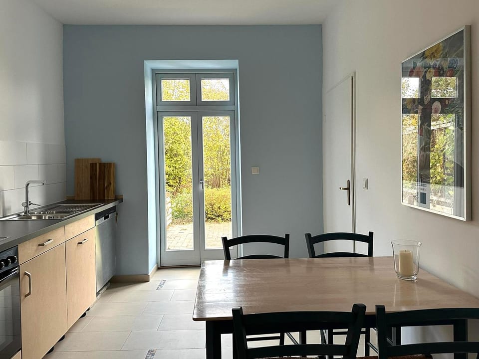 Kitchen or kitchenette, Dining area, stove