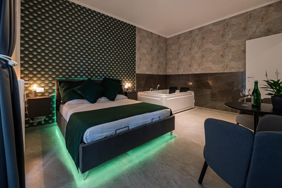 Hot Tub, Bedroom
