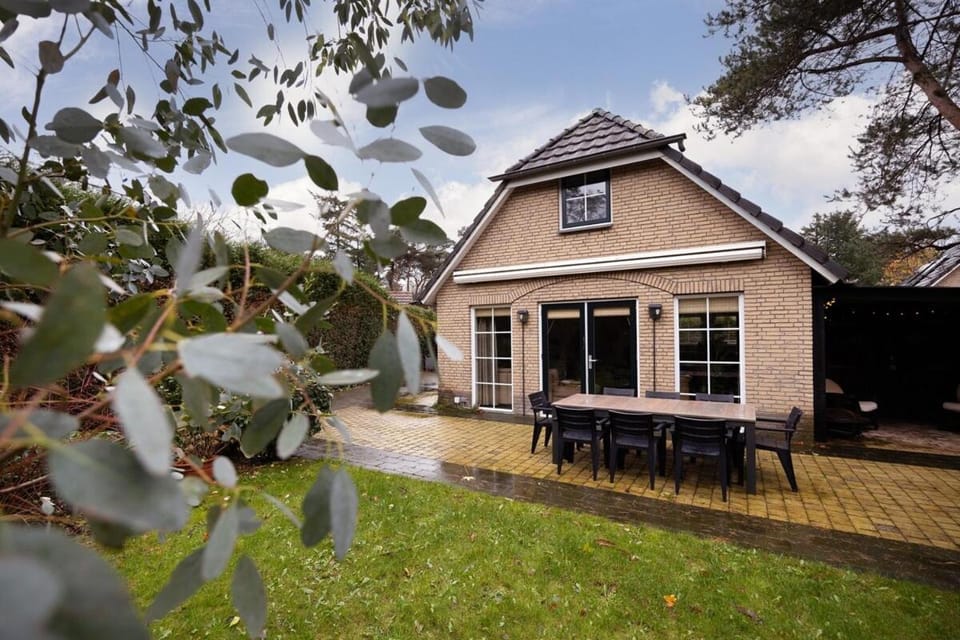 Welkom in ons huisje in het bos met prive sauna House in Lunteren