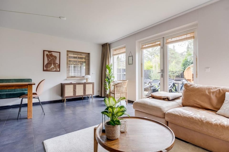 Welkom in ons huisje in het bos met prive sauna House in Lunteren