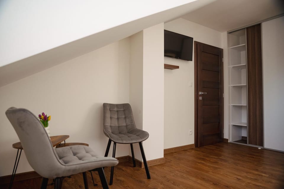 TV and multimedia, Photo of the whole room, Seating area