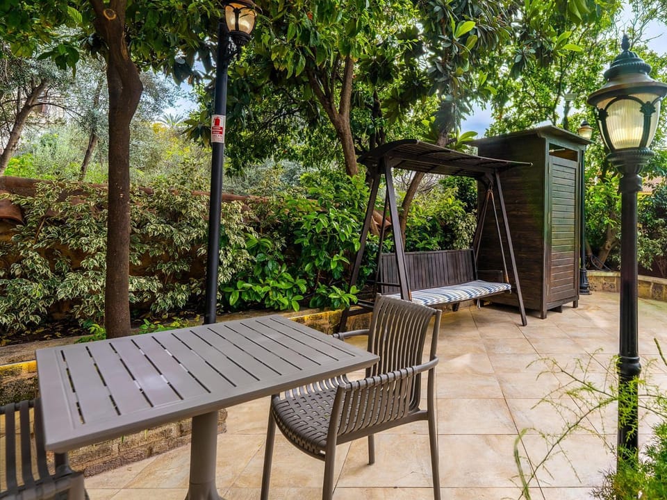 Garden, Seating area