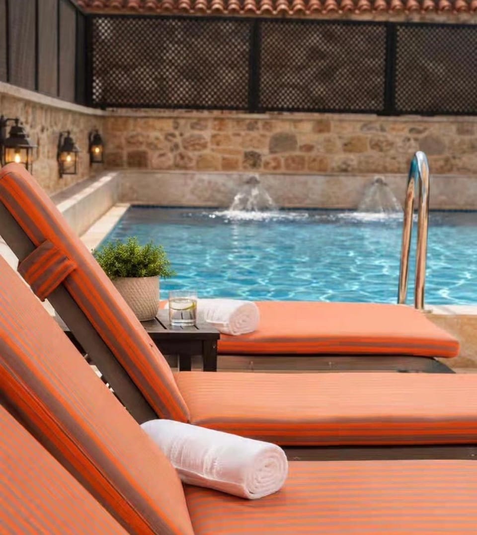 Swimming pool, sunbed