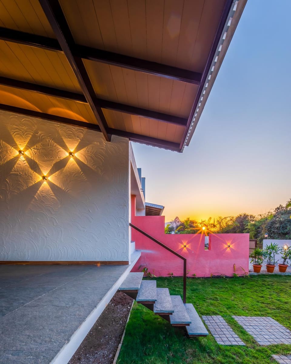 Property building, Patio, Facade/entrance, Day, Garden, View (from property/room), Balcony/Terrace, Garden view, Sunrise, Sunset