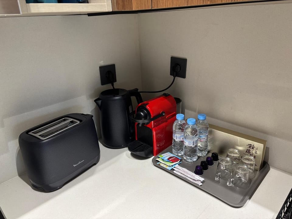 Coffee/tea facilities, toaster
