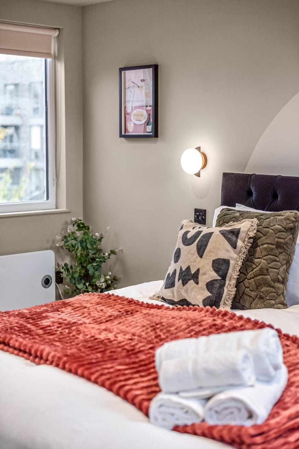 Bed, Bedroom, towels
