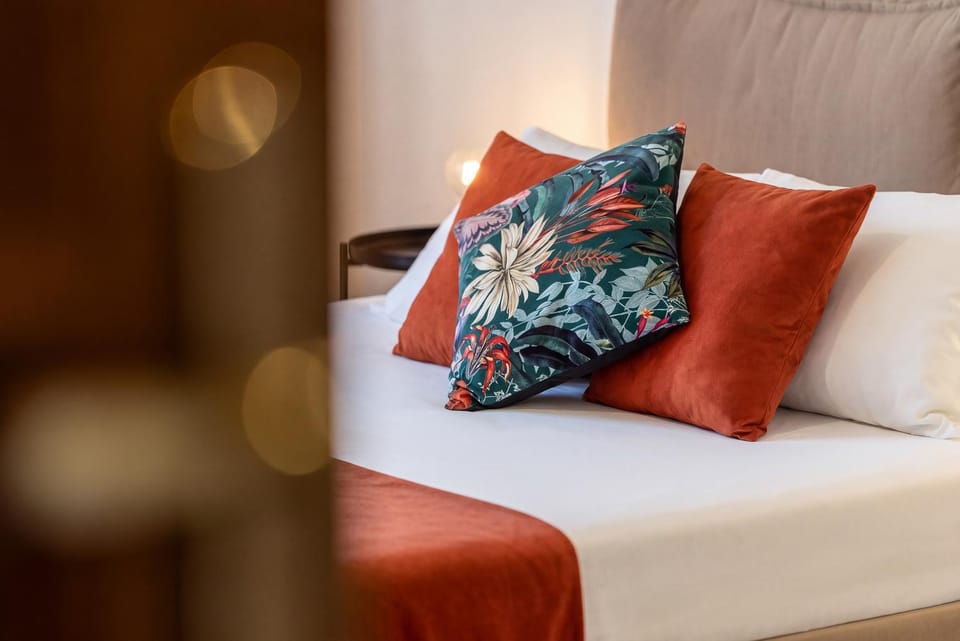 Bed, Photo of the whole room, Decorative detail, Bedroom