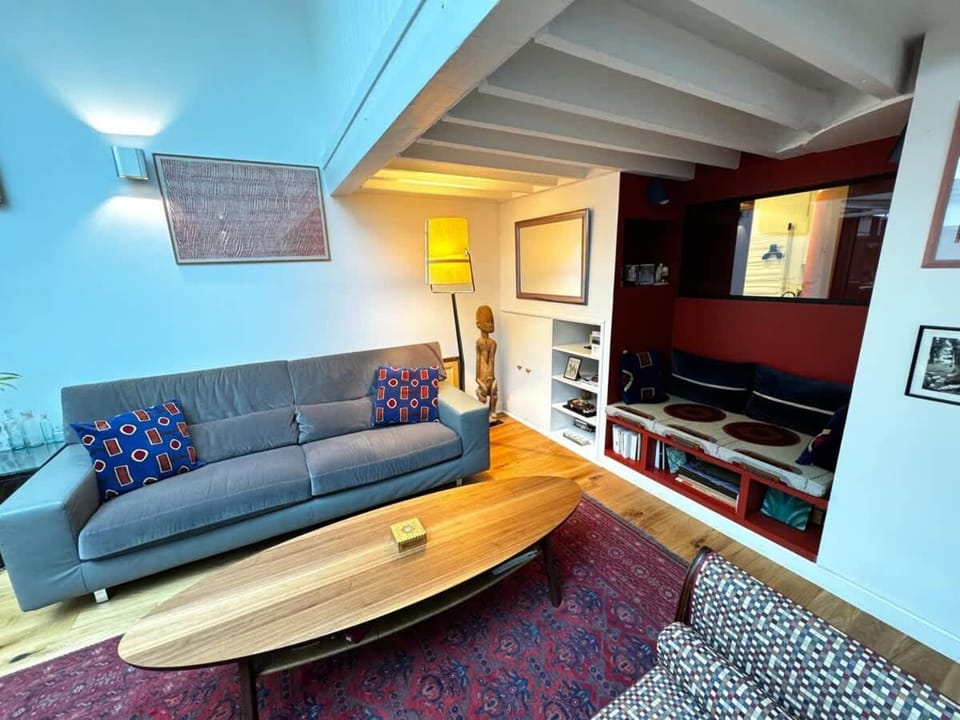 Living room, Seating area