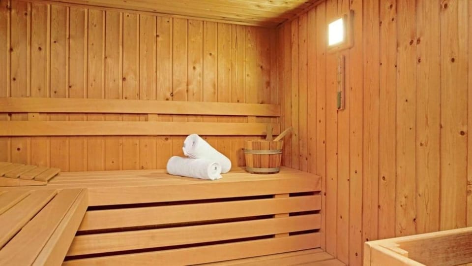 Penthouse with Private Rooftop Jacuzzi, Sauna and panorama lake view Apartment in Biddinghuizen