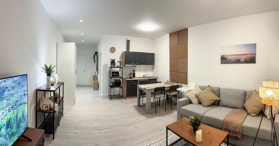 Communal lounge/ TV room, TV and multimedia, Kitchen or kitchenette, Living room, Seating area, Dining area